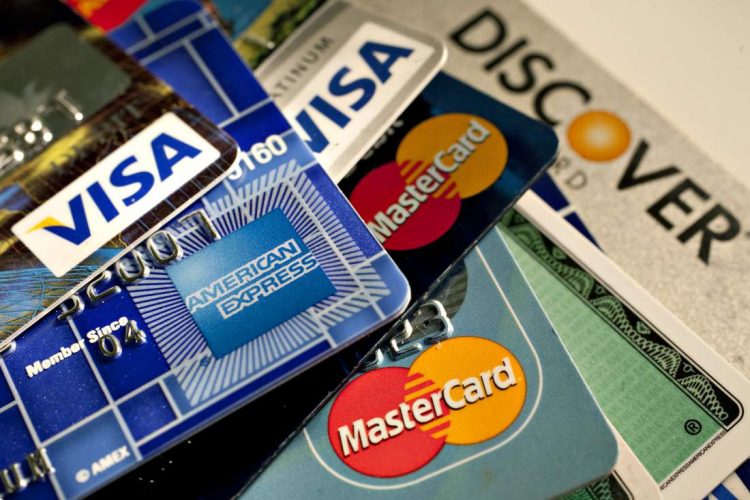 Có những loại thẻ tín dụng phổ biến nào trên thị trường hiện nay?