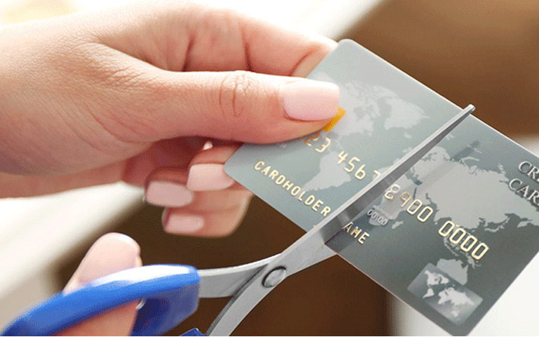Hủy thẻ tín dụng sao cho đúng?