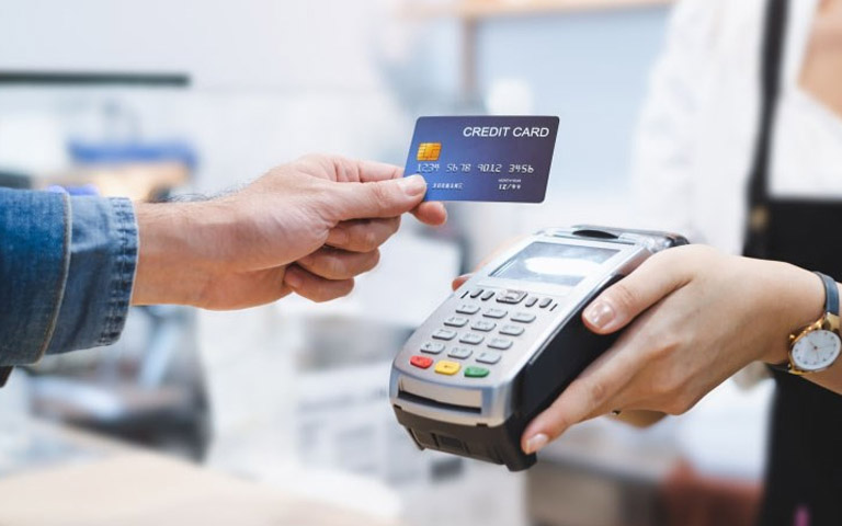Bạn nên hủy thẻ tín dụng khi chưa kiểm soát được việc chi tiêu 