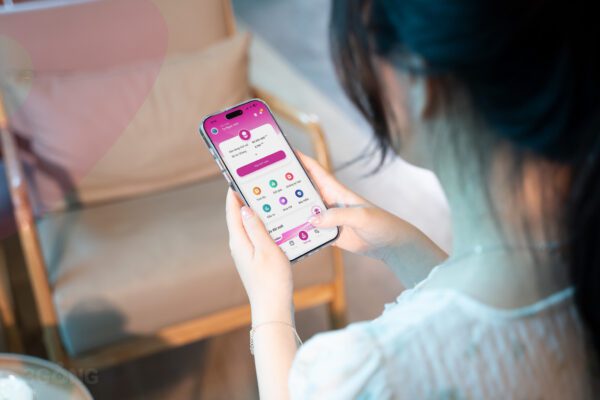 A1-Khách-hàng-đang-kiểm-tra-app-3Gang